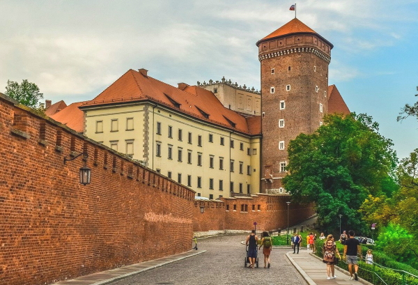 Wawel way to the castle of krakow