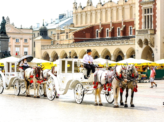 krakow carriages waiting for customers